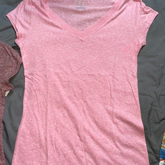 Two No Boundaries V-Neck T-Shirts (Juniors LL - Picture 4 of 9